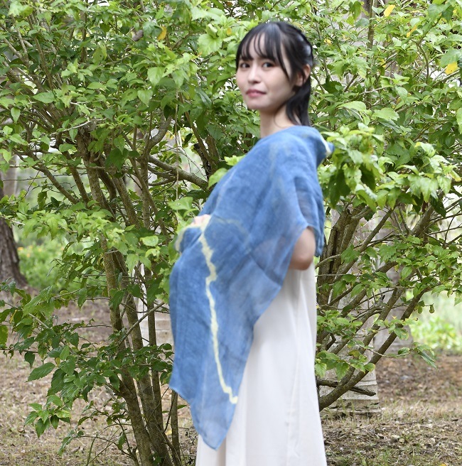 IZ1102 ストール ＜藍×ふくぎ染＞通販｜かりゆしウェア専門店【月桃物語】