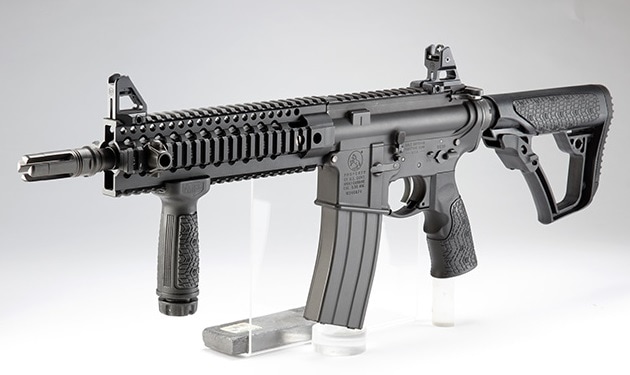Daniel Defense/ダニエルディフェンス バーティカルフォアグリップ