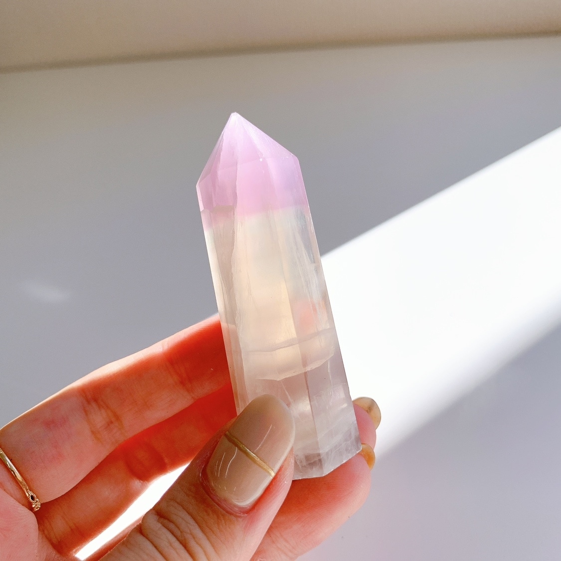 イットリウムフローライト ポイント | ポイント | Crystals by Purely