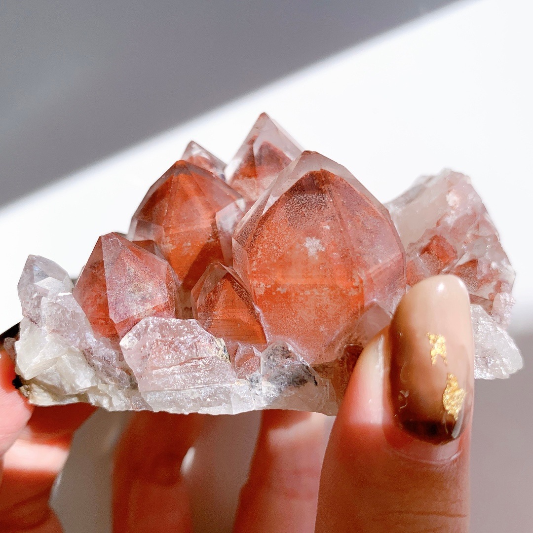 レッドファントム クラスター | 原石 | Crystals by Purely