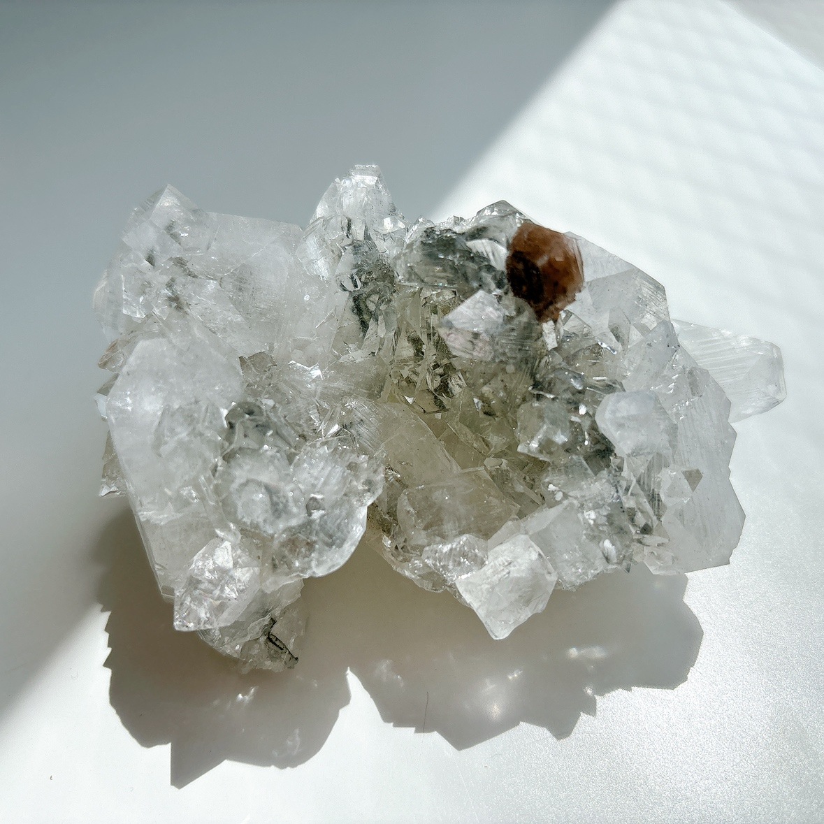 アポフィライトwithブラックカルセドニーwithステイルバイト原石