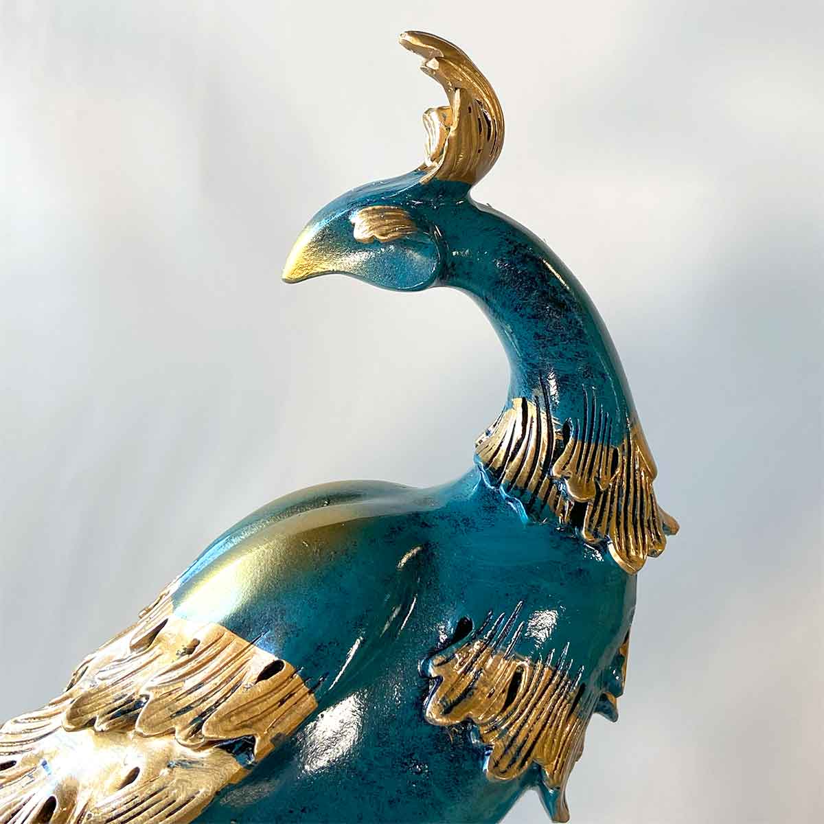 繁栄と再生を象徴する鳳凰の置物が金運・家庭円満・成功運を招く風水