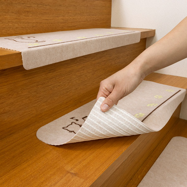 おくだけ吸着蓄光階段マット | 吸着階段マット | サンコーオンライン