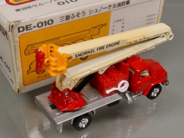 トミカ ダンディ DE-010 三菱ふそう シュノーケル 消防車 1/70