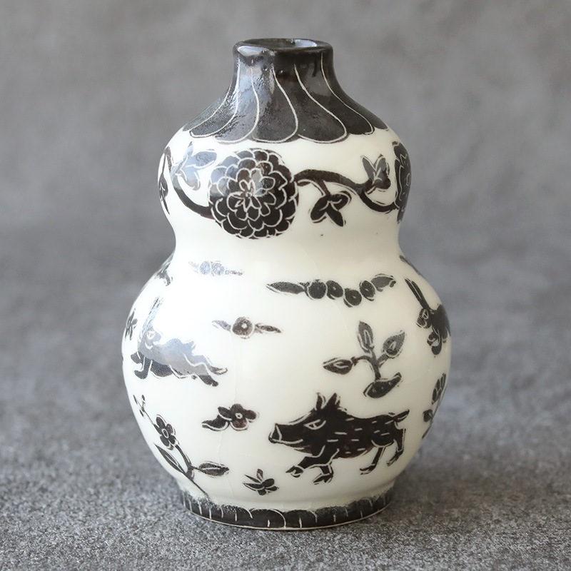 菅野一美｜黒掻き落とし 一輪挿し 花まつり文 | 趣佳[syuca.jp