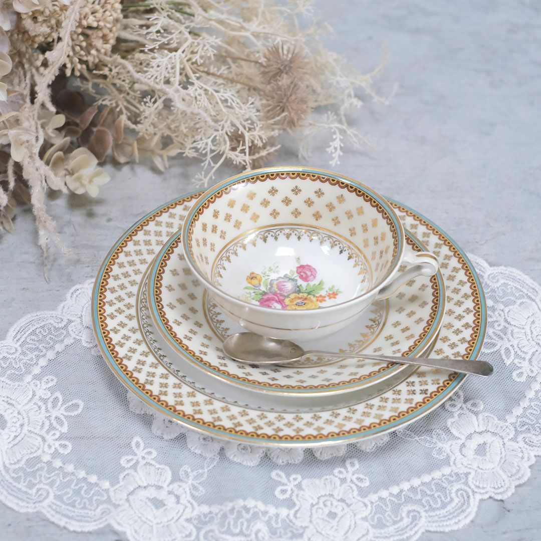 アンティークティーカップ＆ソーサトリオ LIMOGES リモージュ BAYNAUD