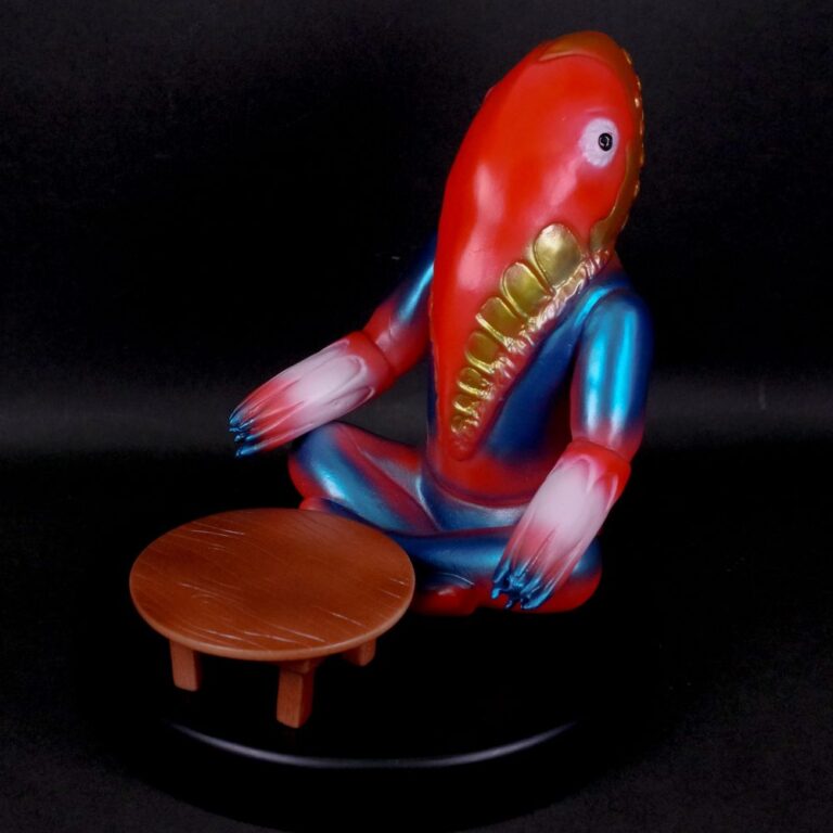 ブルマァク ウルトラセブン メトロン星人 ちゃぶ台付き(レッド) | 商品