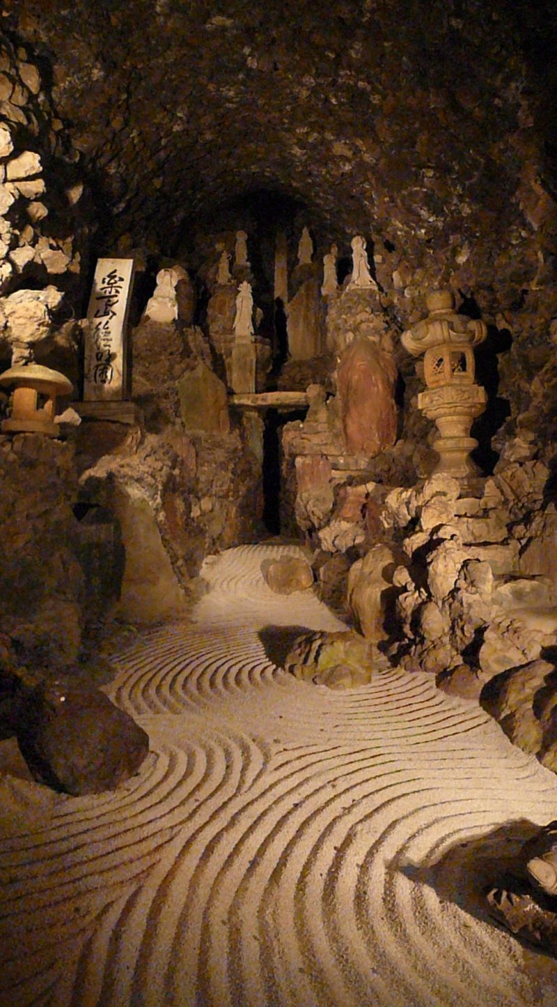 水石　洞窟観音 960px-Doukutsu_Kannon_inside_2.jpg