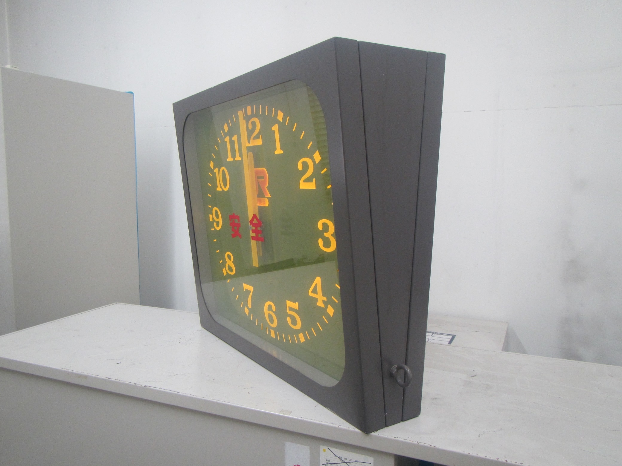 電気時計（大井車両所子時計）検修庫用両面 ※不動品: 新幹線まるごと