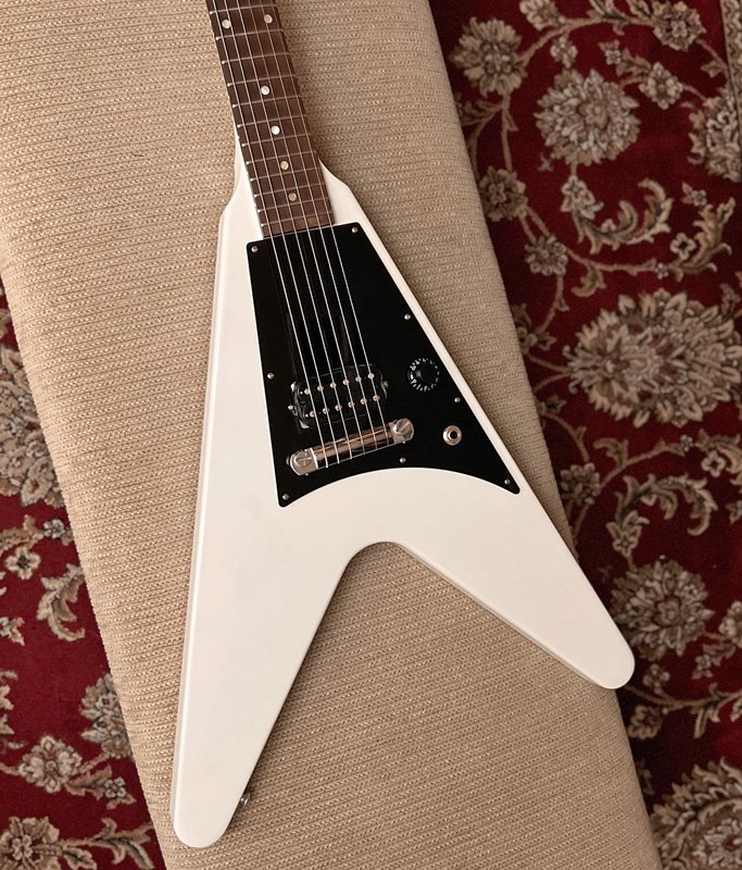 USED Gibson Melody Maker Flying V Satin White 2012 - 6lb 5oz