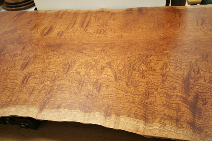 今月のおすすめ一枚板 希少けやき玉杢 一枚板 | 新着情報 | 一枚板・一