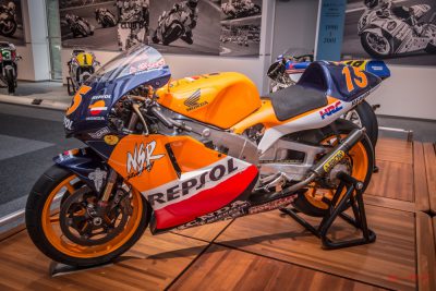 ありそうでなかった！ ZXRやYZRカラーの“レーサーレプリカ ソックス”が