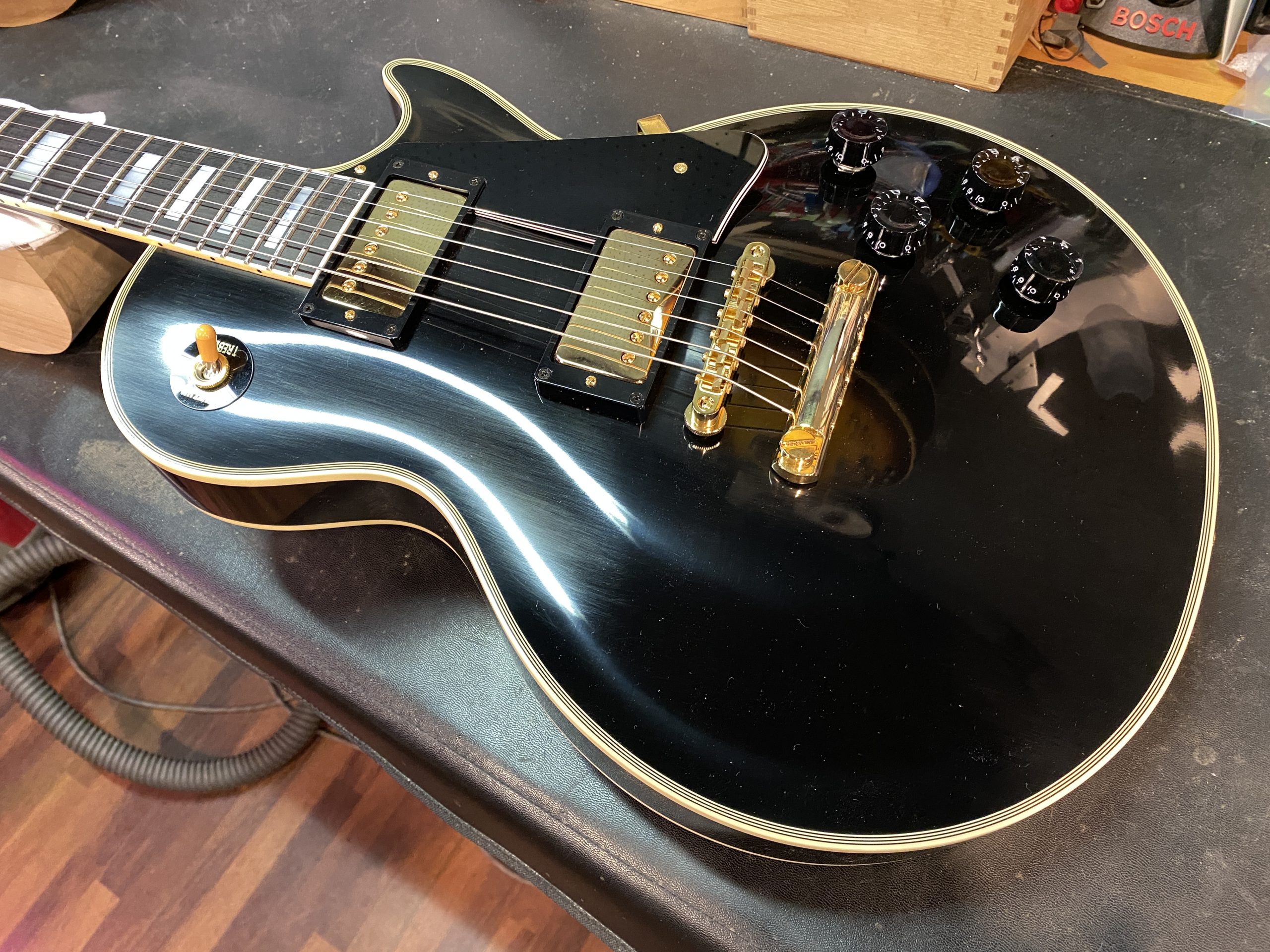 Tokeiのレスポールカスタムモデルをオールラッカーでリフィニッシュ