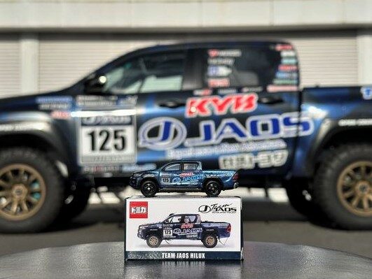 手のひらに乗る「JAOS HILUX」 トミカのミニカーを限定発売（N）｜前橋