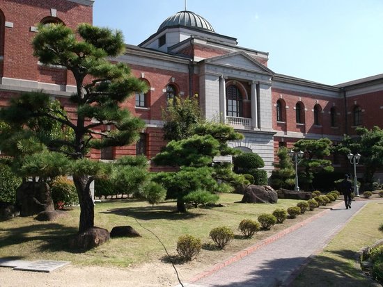 坂の上の方の門から入って撮影 - 呉市、海上自衛隊呉地方総監部 旧呉