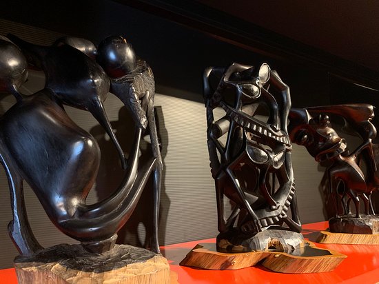 ピカソに多大な影響を与えた東アフリカ・マコンデ族の黒檀彫刻の