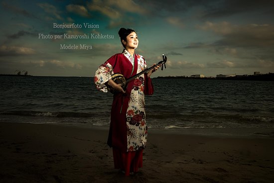 沖縄といえば三線、琉球衣装、沖縄民謡、ビーチ。 - Photo de Uruma