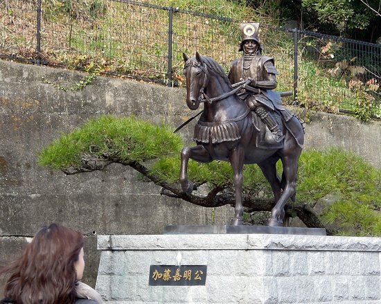 騎馬武者姿の銅像 - Picture of Kato Yoshiakiko Kiba Statue