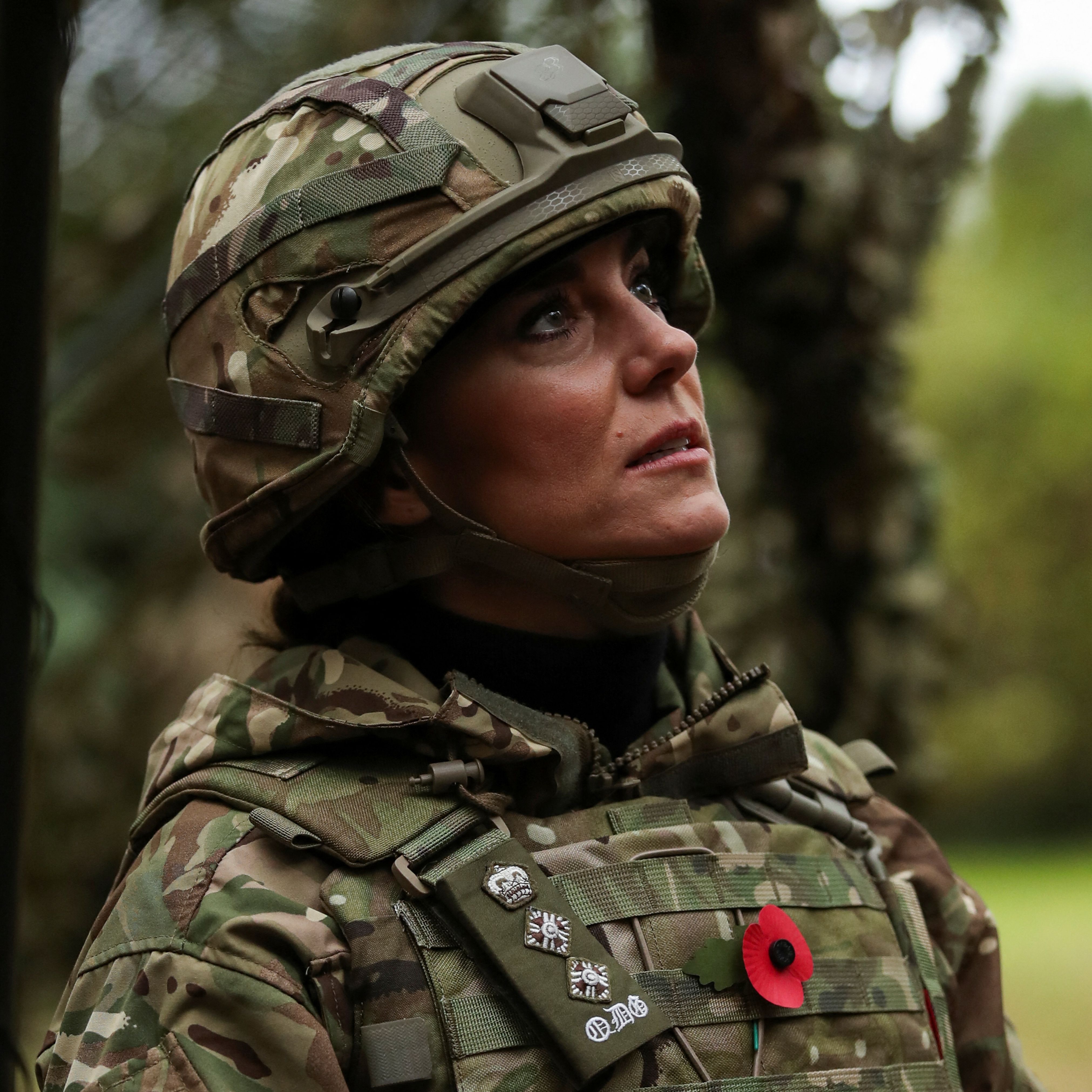 キャサリン皇太子妃、迷彩服で名誉隊長を務める近衛竜騎兵連隊を訪問