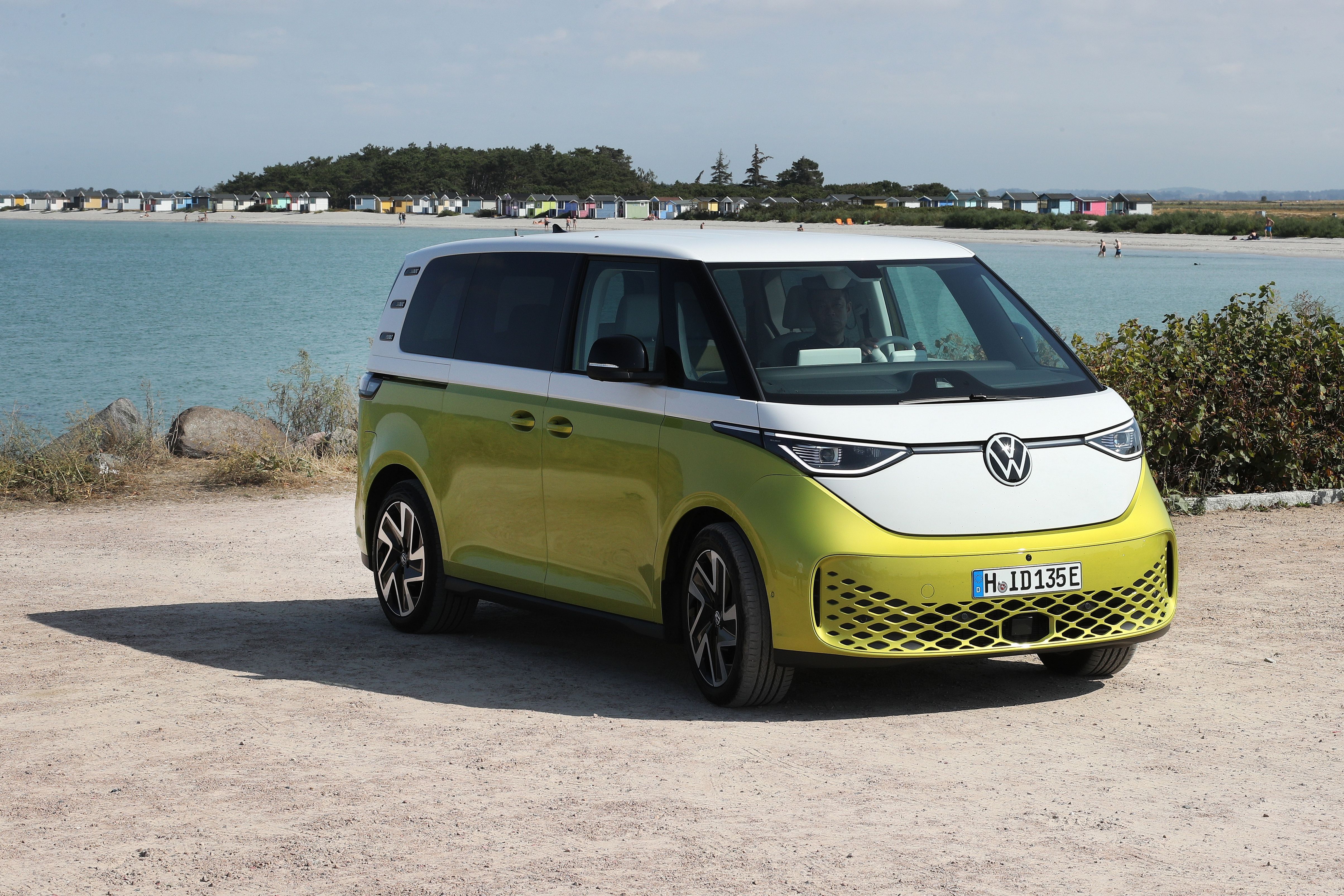 ワーゲン・バス”の復活──フォルクスワーゲンID.BUZZ試乗記 | GQ JAPAN