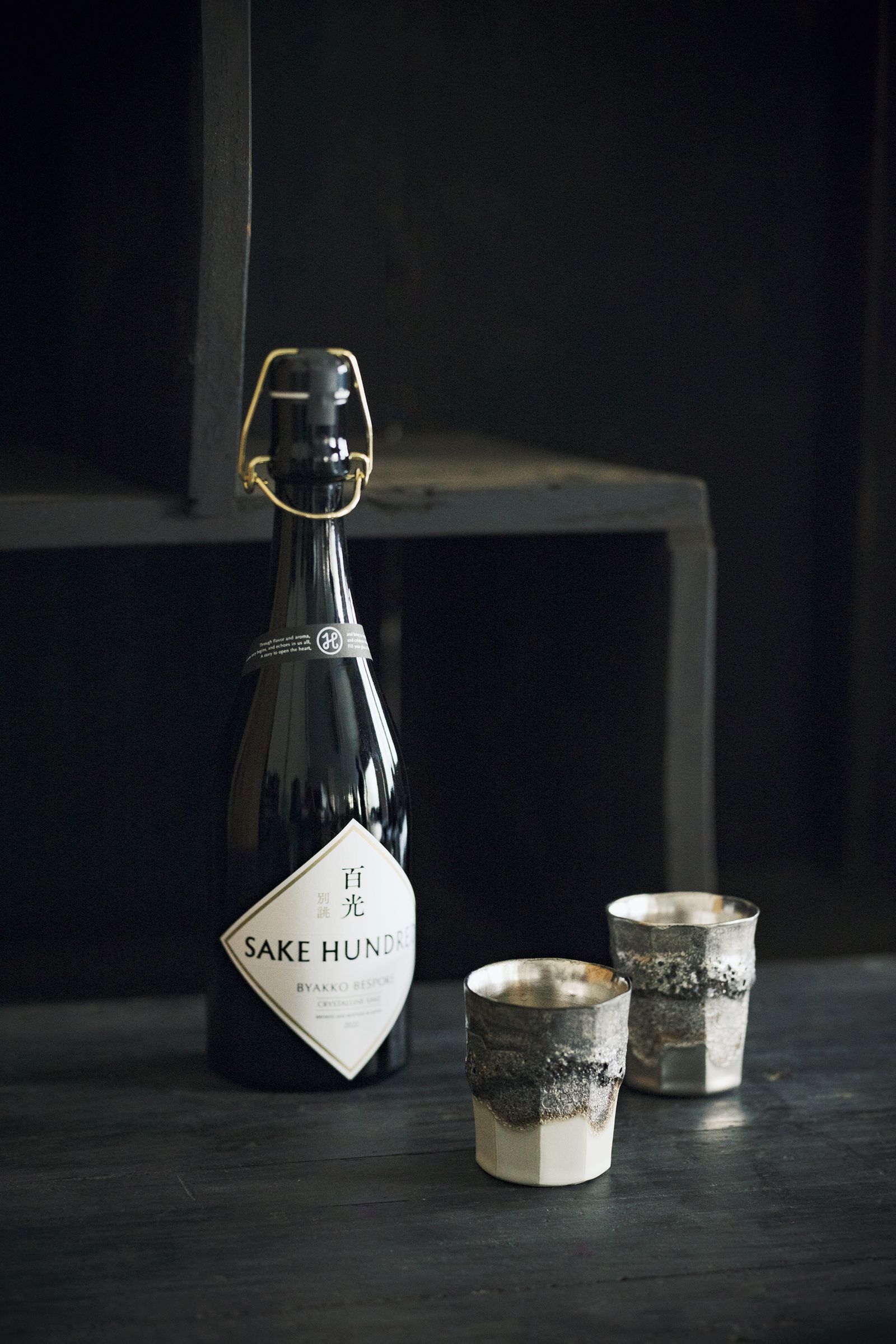 銀彩のカップで日本酒の香りと味わいをより豊かに──連載：酒器と銘酒