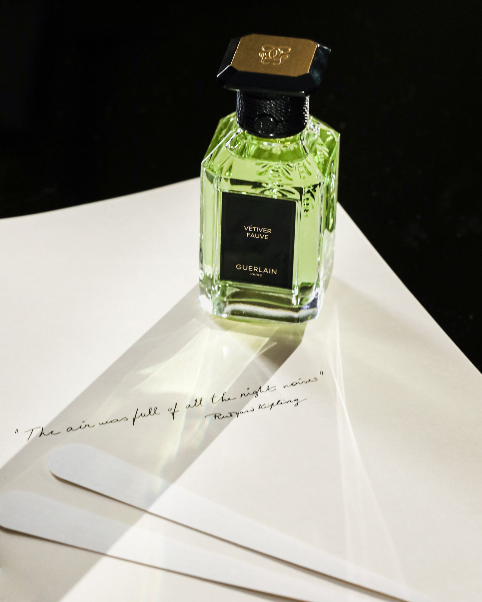 ゲランの新作香水「ラール エ ラ マティエール ベチバー フォーヴ」で