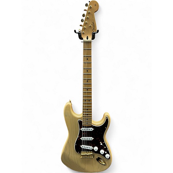 Used 1998 Fender DELUXE SUPER STRAT HONEY BLONDE Solid Body