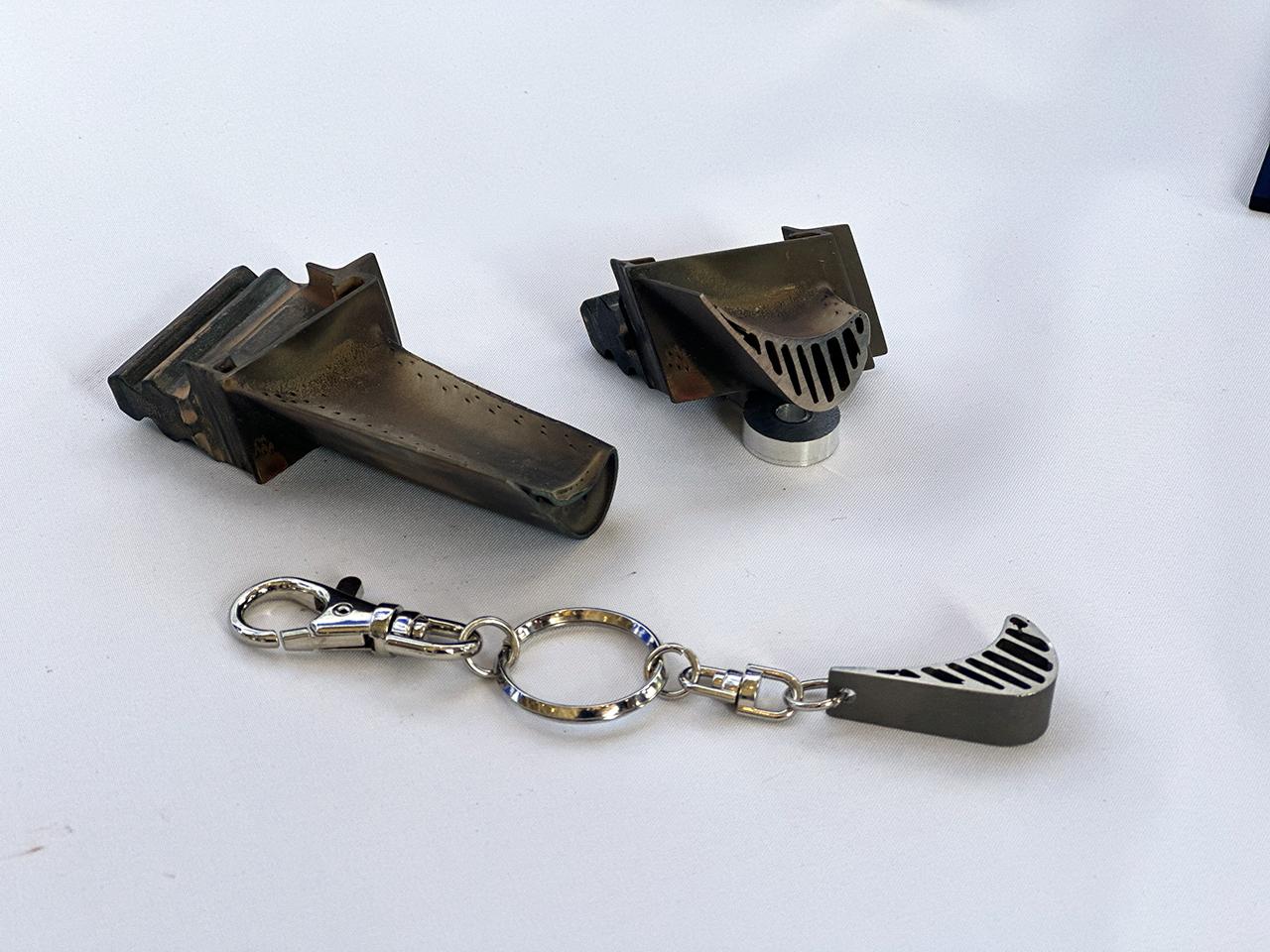 ファンの心を温め続ける」ANAと川崎重工が飛行機の廃材を商品に