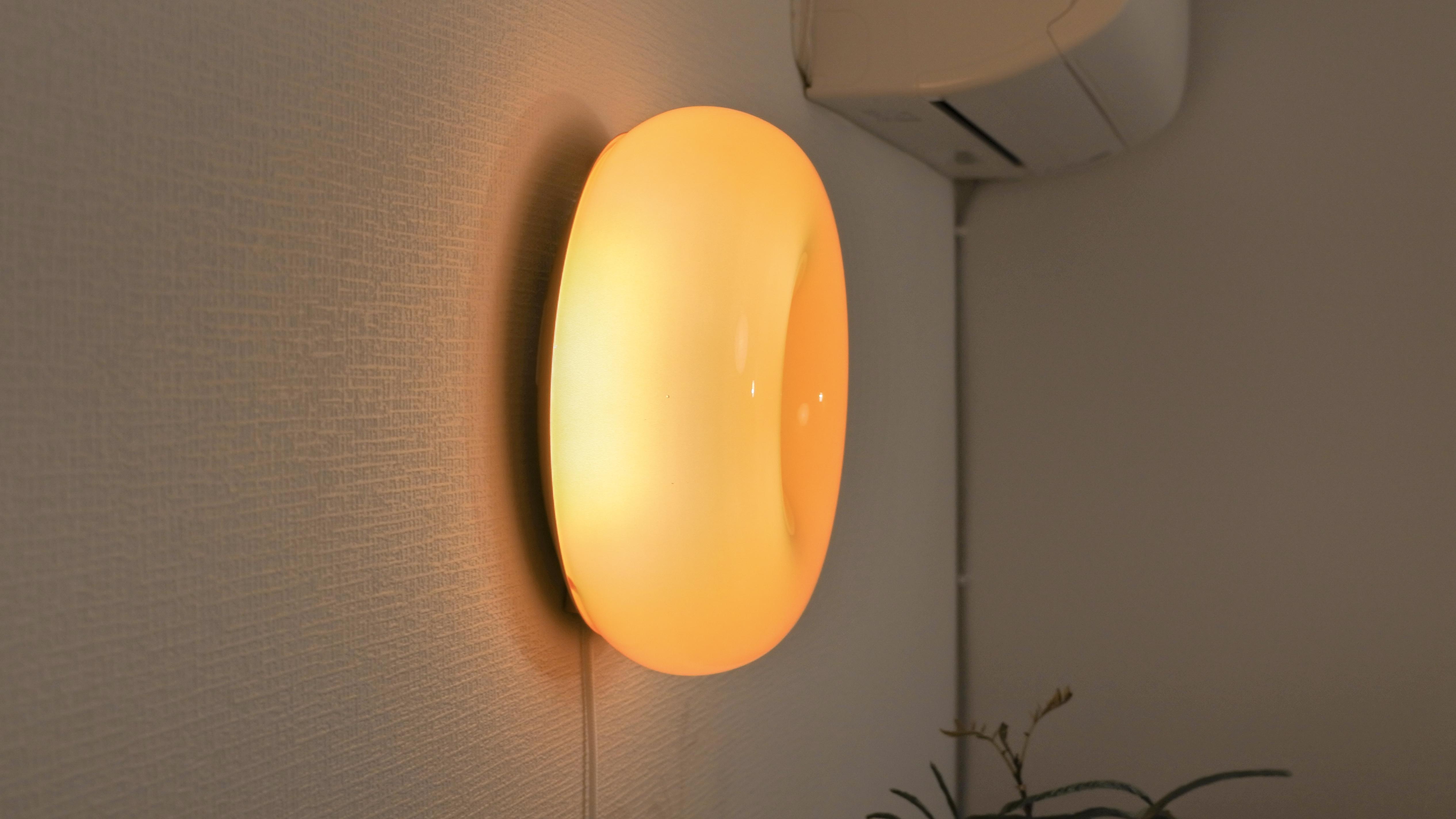 売り切れ続出。IKEAのドーナツ型ランプで、省スペースに趣をプラス