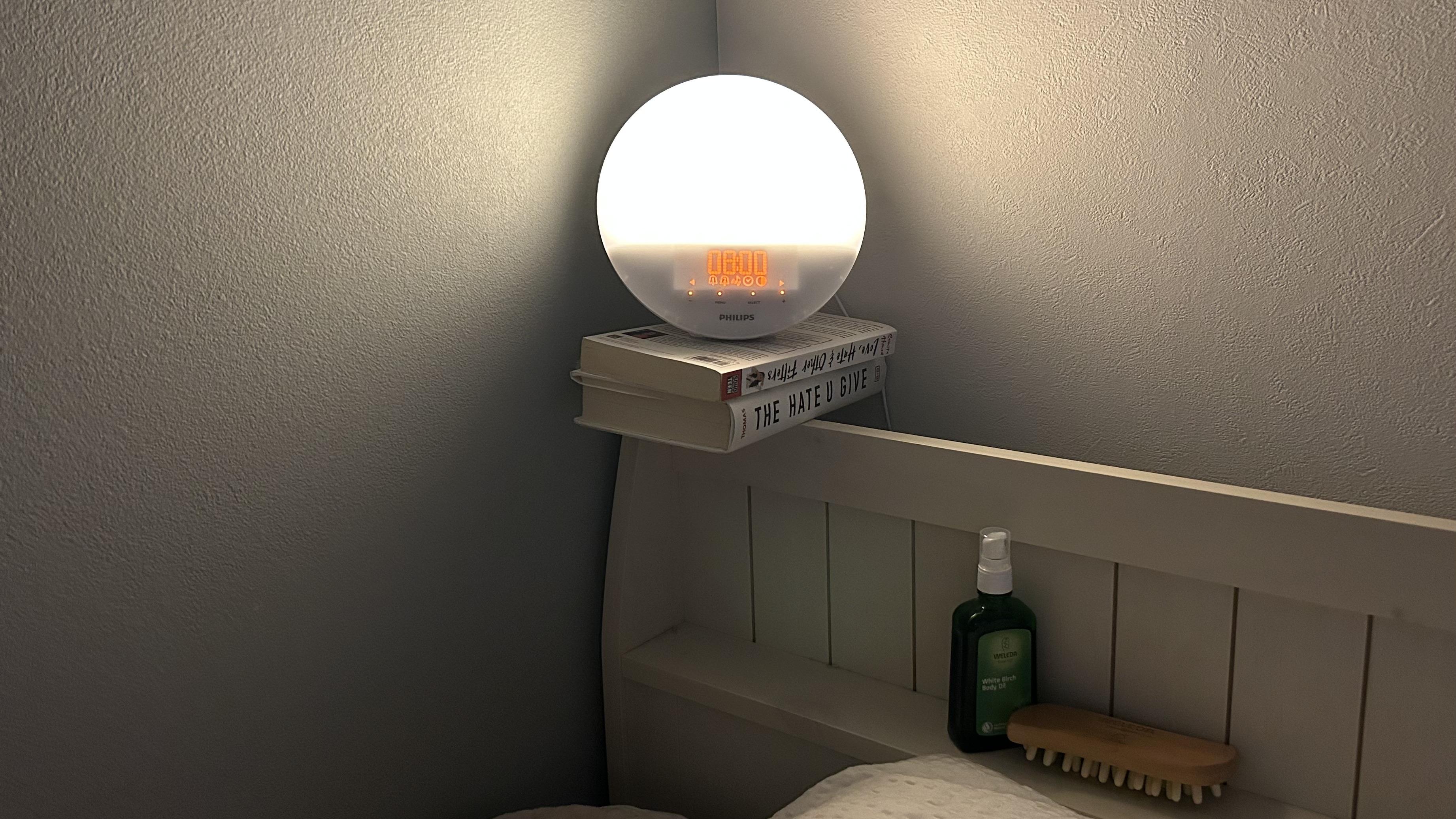 光る目覚まし時計に買い替えたら、朝がちょっと好きになりました