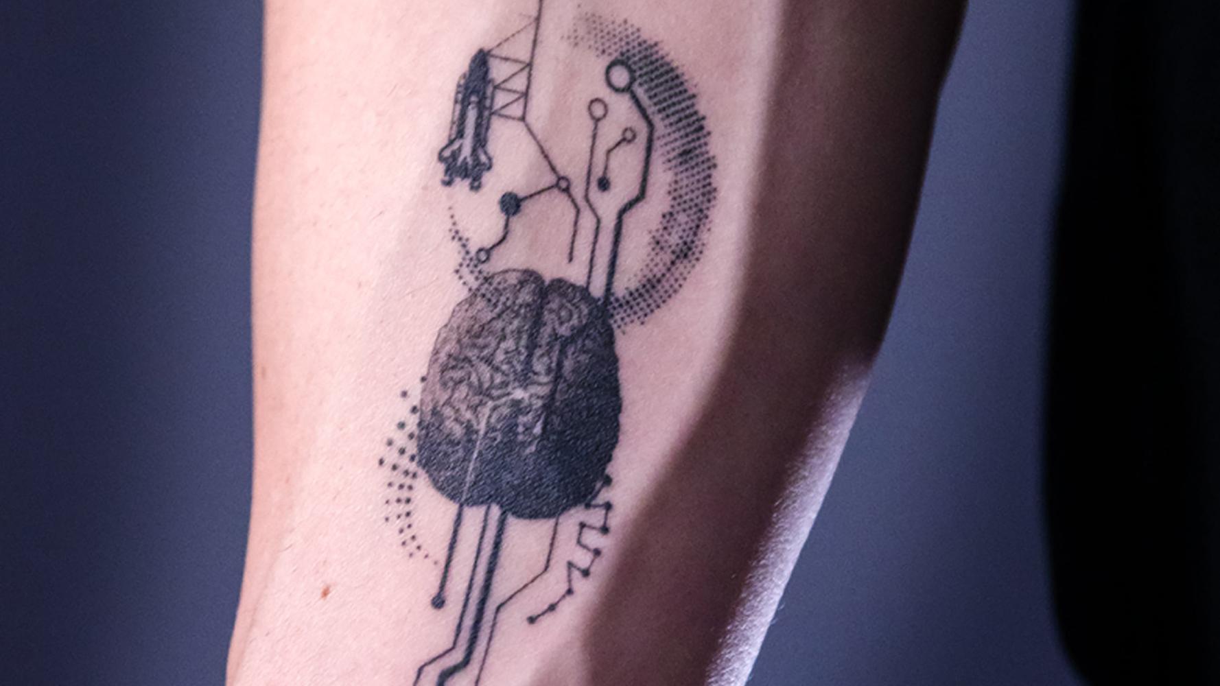 自動タトゥーマシン｣で複雑な作品も簡単に。作品例もお見せします