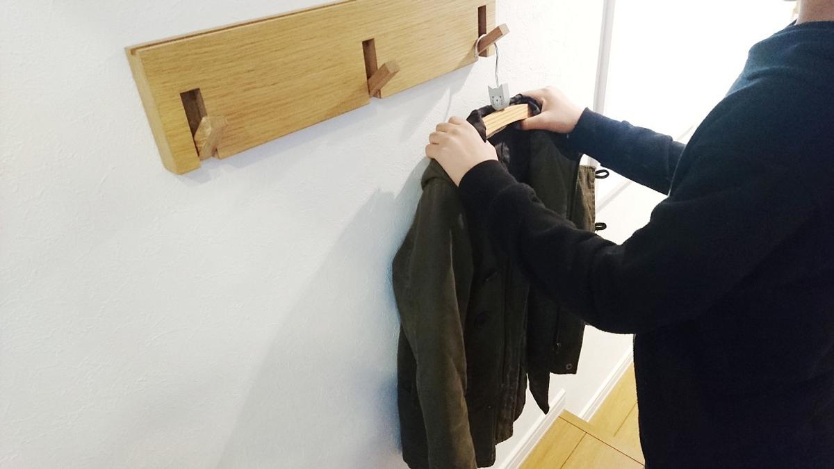 無印の「壁につけられる」ハンガーで、片付け上手な子どもに！ただいま