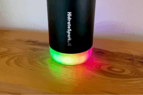 水分補給のタイミングを教えてくれる「HidrateSpark PRO STEEL」で