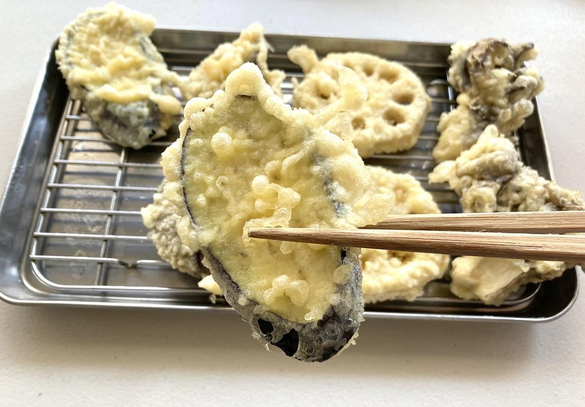 メタボな黃トラさんとダックスのカップル、揚げものが好き！