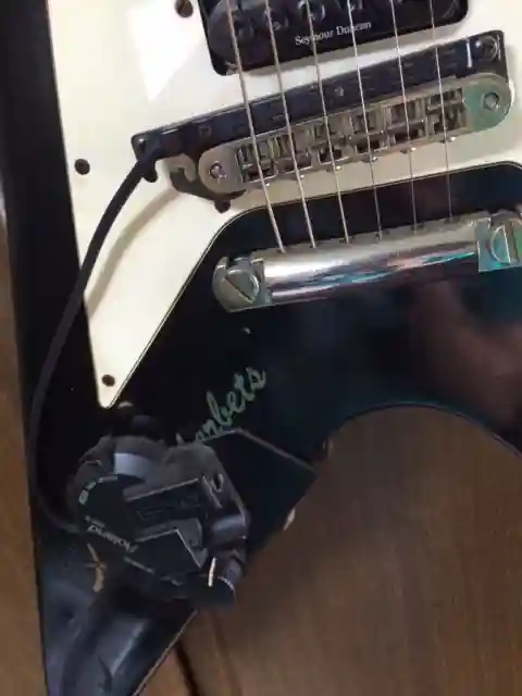 ギターシンセで自由自在な音作り。初心者にもおすすめローランド GR-20