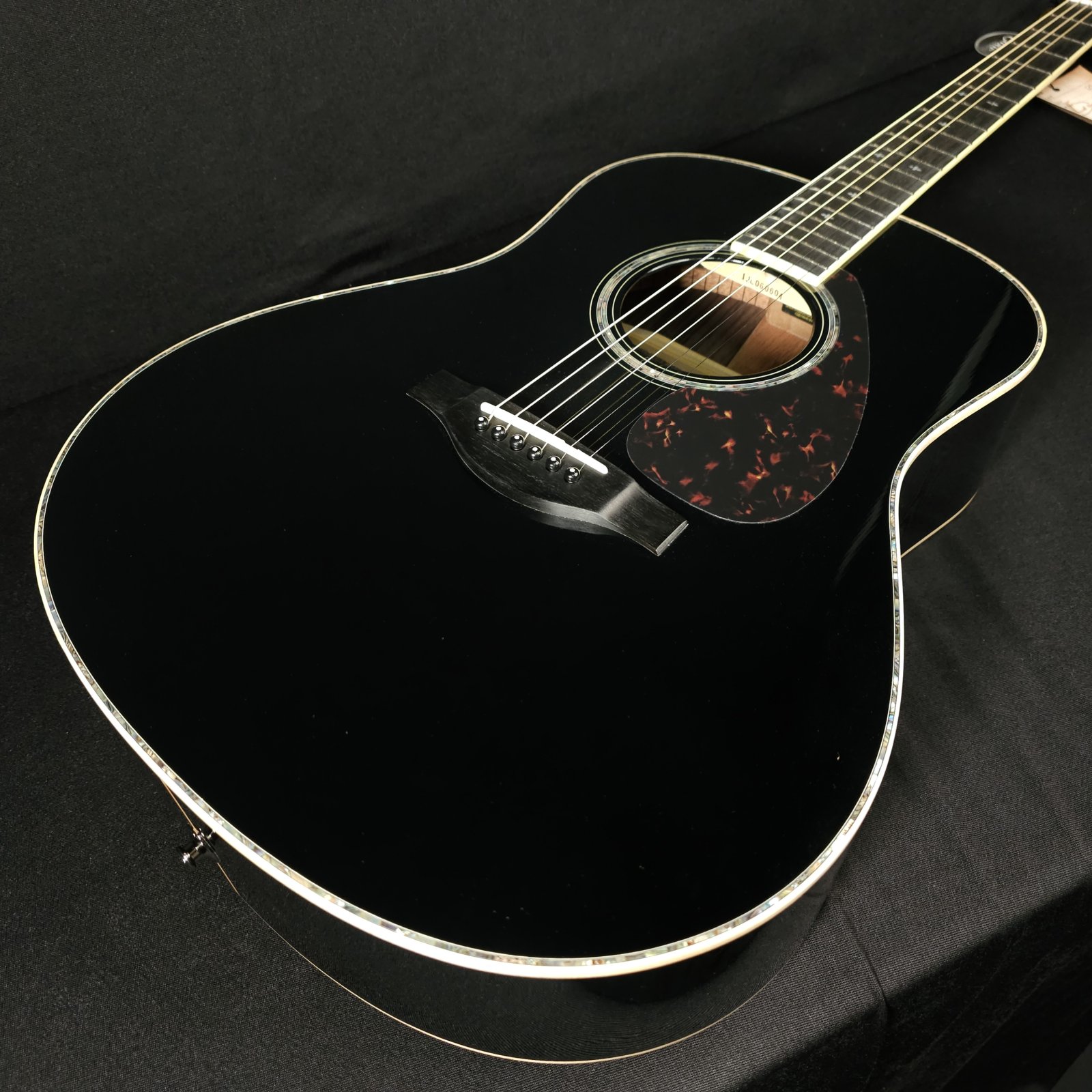 Yamaha LL16D Deluxe ARE Acoustic Electric Guitar Black w/Hard Case