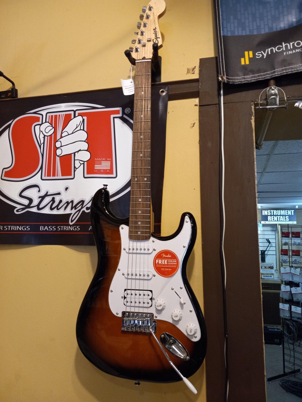 Squier bullet strat HSS sunburst - 0370005532