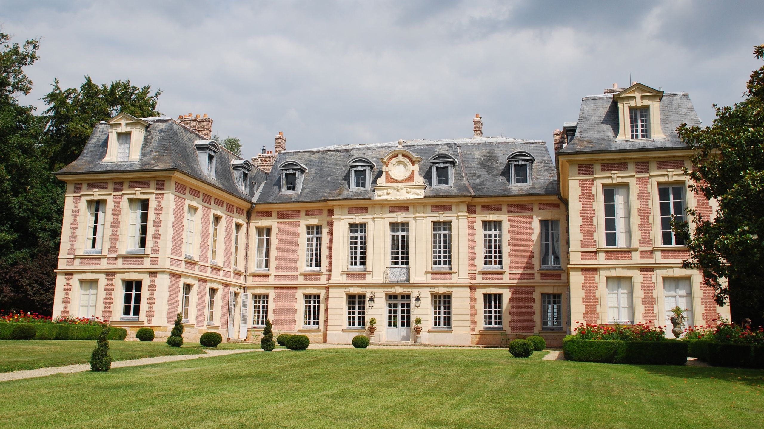 Xavier Niel : où se situe son château historique, aux portes de