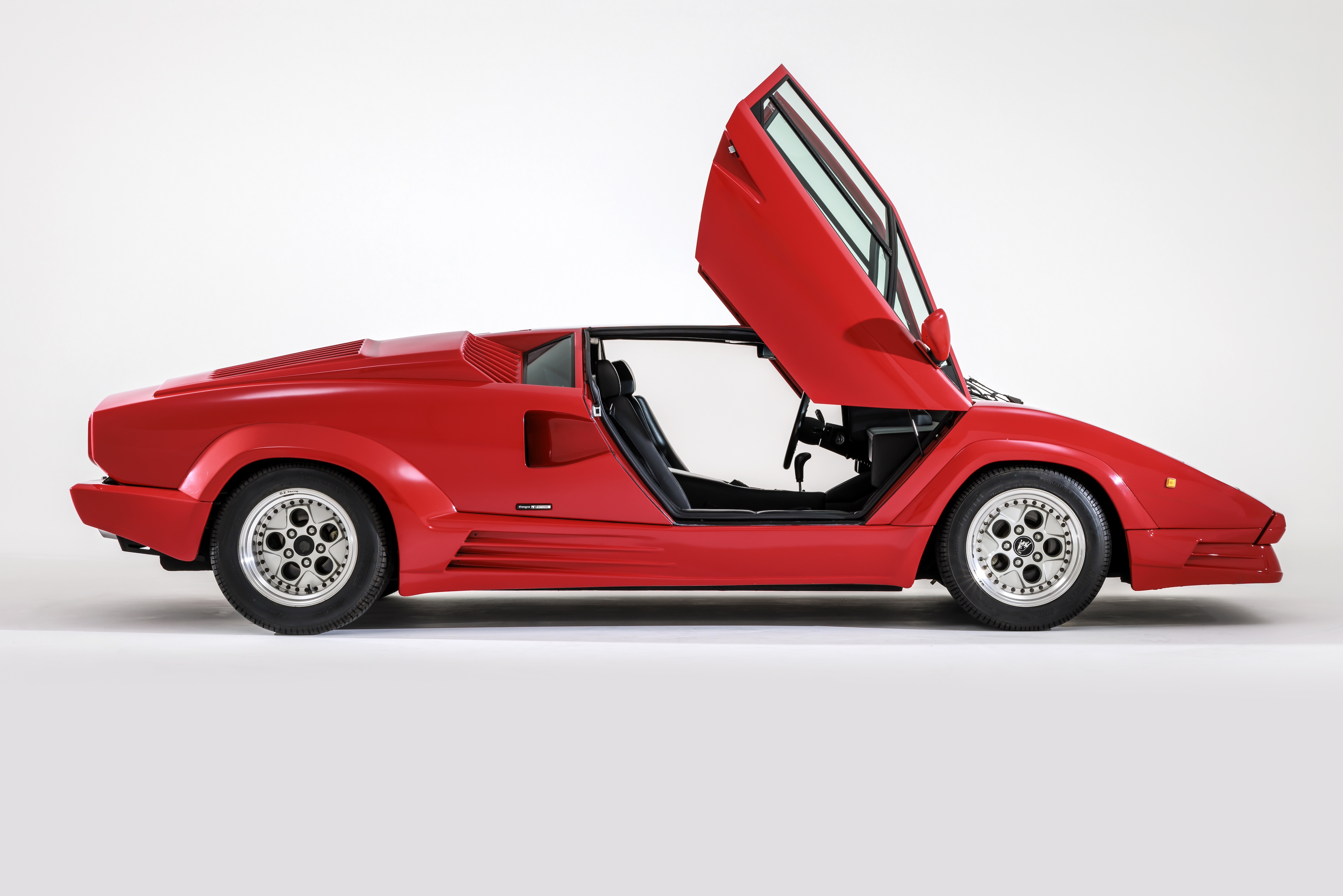 1分でわかるカウンタック】#1 タイムレスな夢のデザイン。その肝は