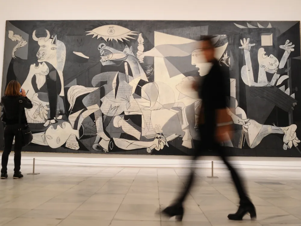 女性用トイレのピカソが贋作と判明！ 「男子禁制展示」のキュレーター