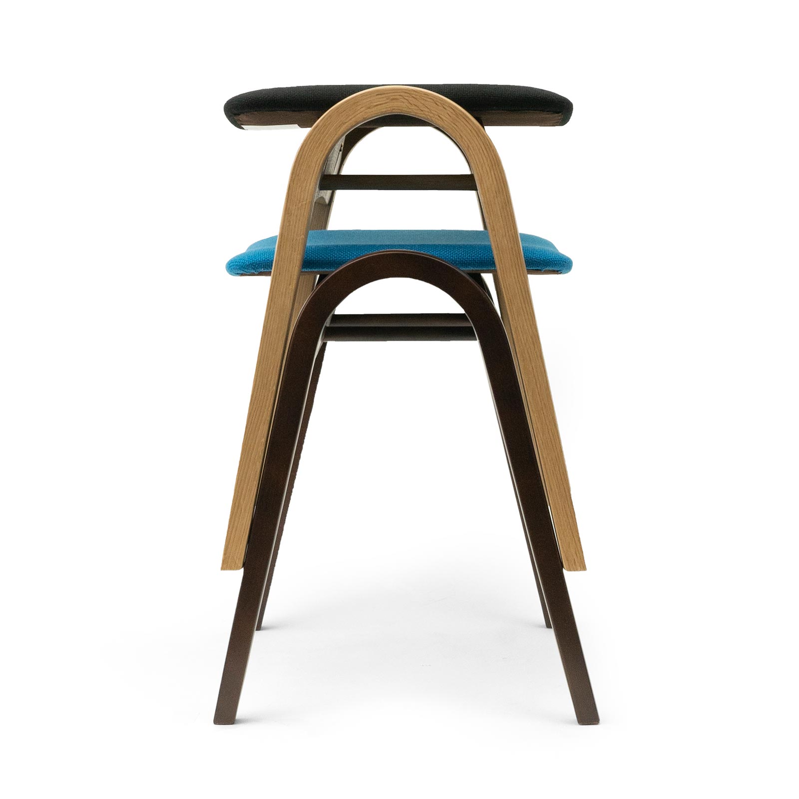 美しい曲線と実用性を備えた 秋田木工スタッキングスツール | D&DEPARTMENT