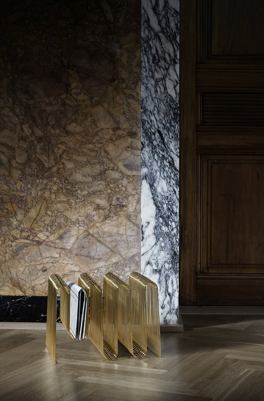 AYTM Curva magazine holder, gold | Finnish Design Shop