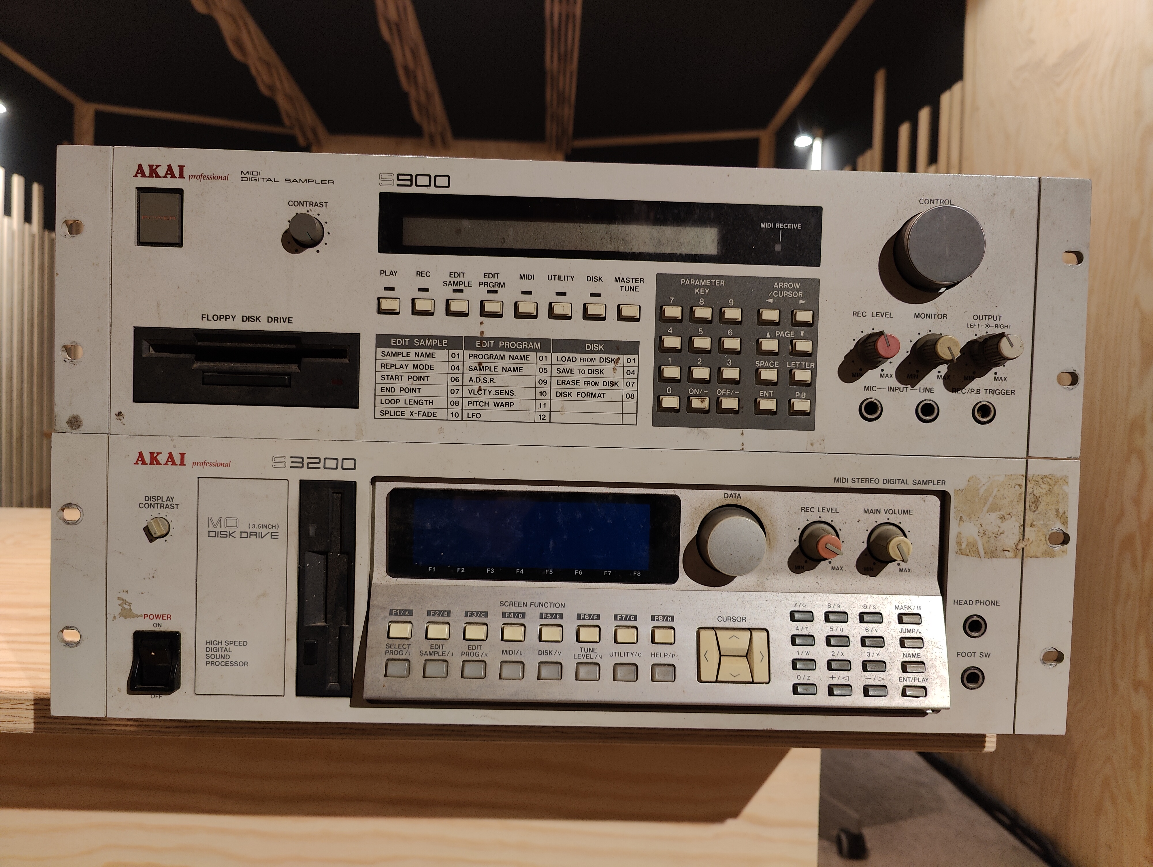 S3200 - Akai Professional S3200 - Audiofanzine