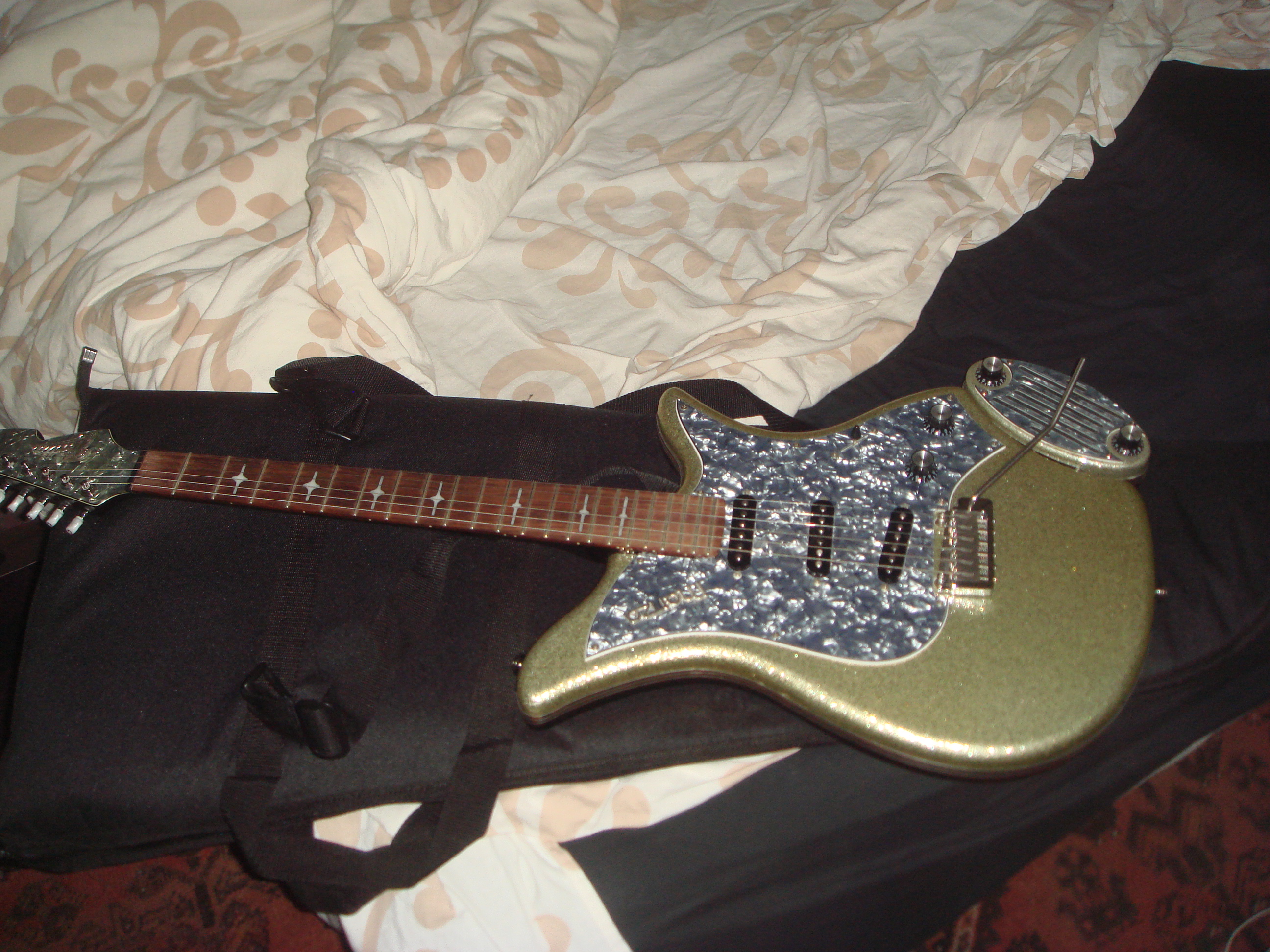 Monza - Italia Guitars Monza - Audiofanzine