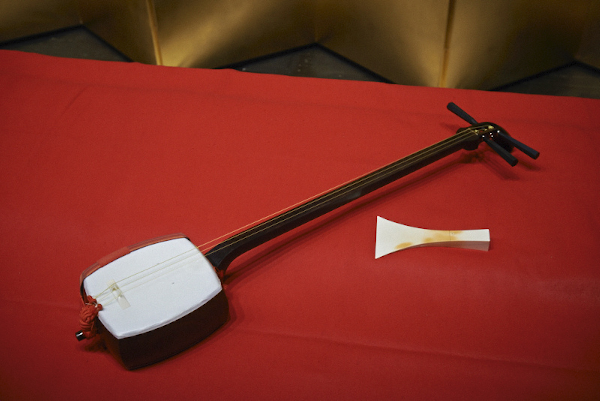 前原恵美の伝統芸能入門 伝統芸能を支えるモノ 1 三味線の棹(さお