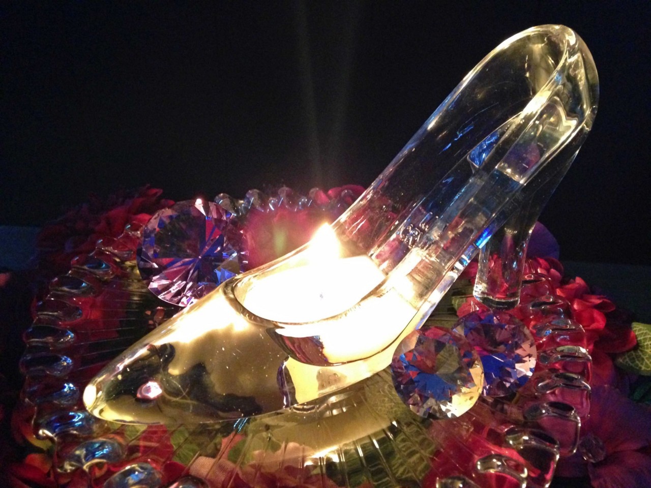 ガラスの靴キャンドル】プリンセス演出にぴったり！点火で3色に光る