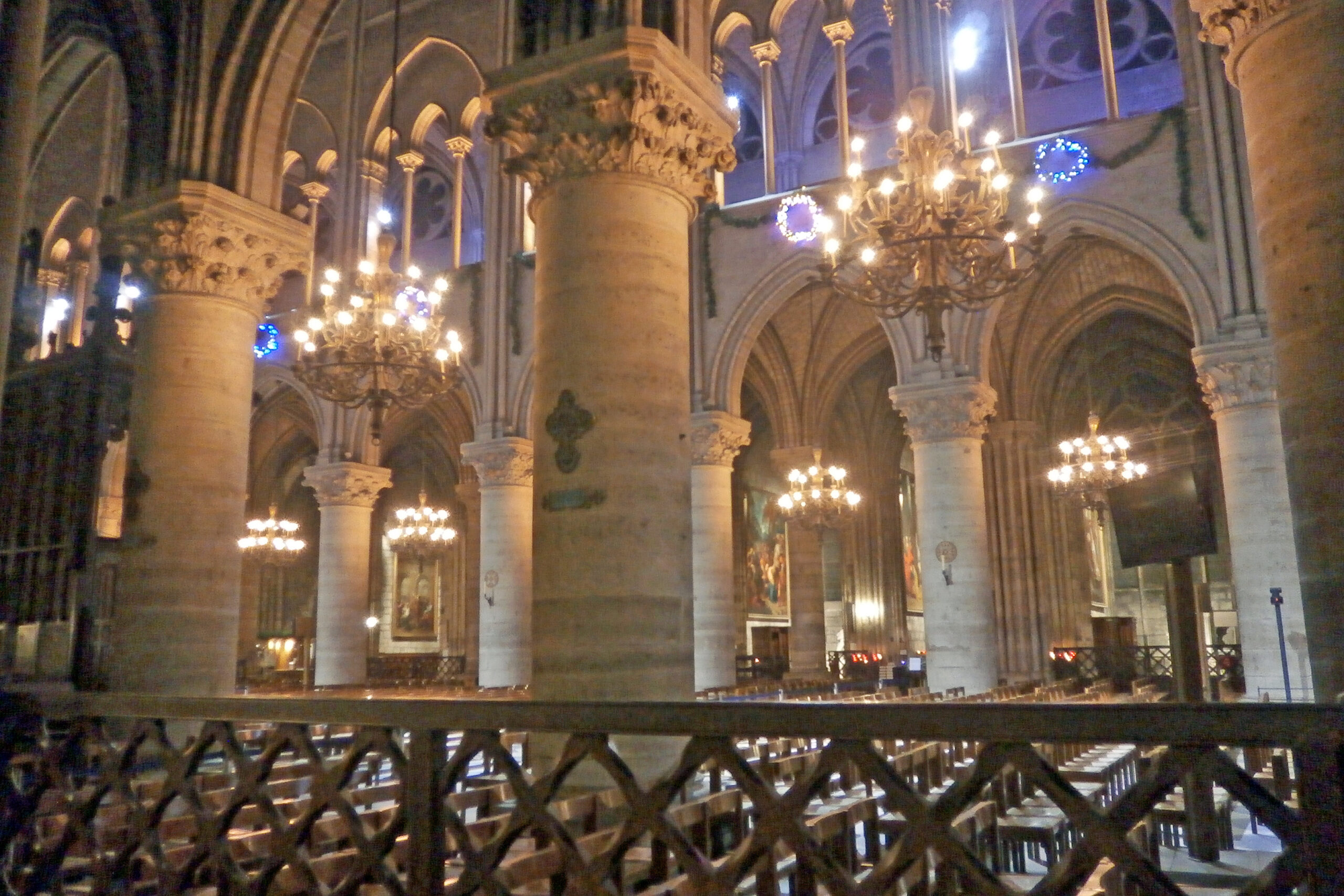 パリ・ノートルダム大聖堂】パリの中心で厳かなひと時を | きのこの