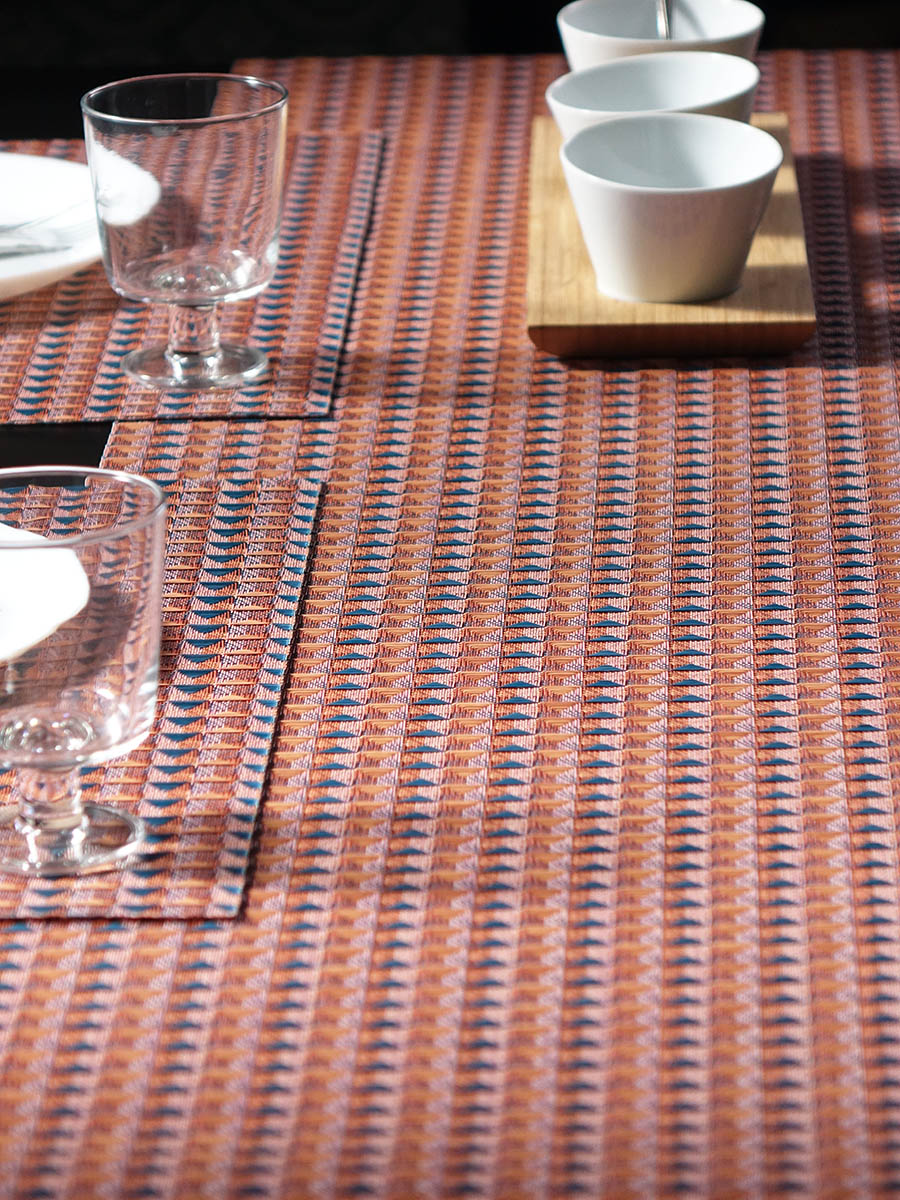 chilewich テーブルランナー Crane ラズベリー | メタロイ商会