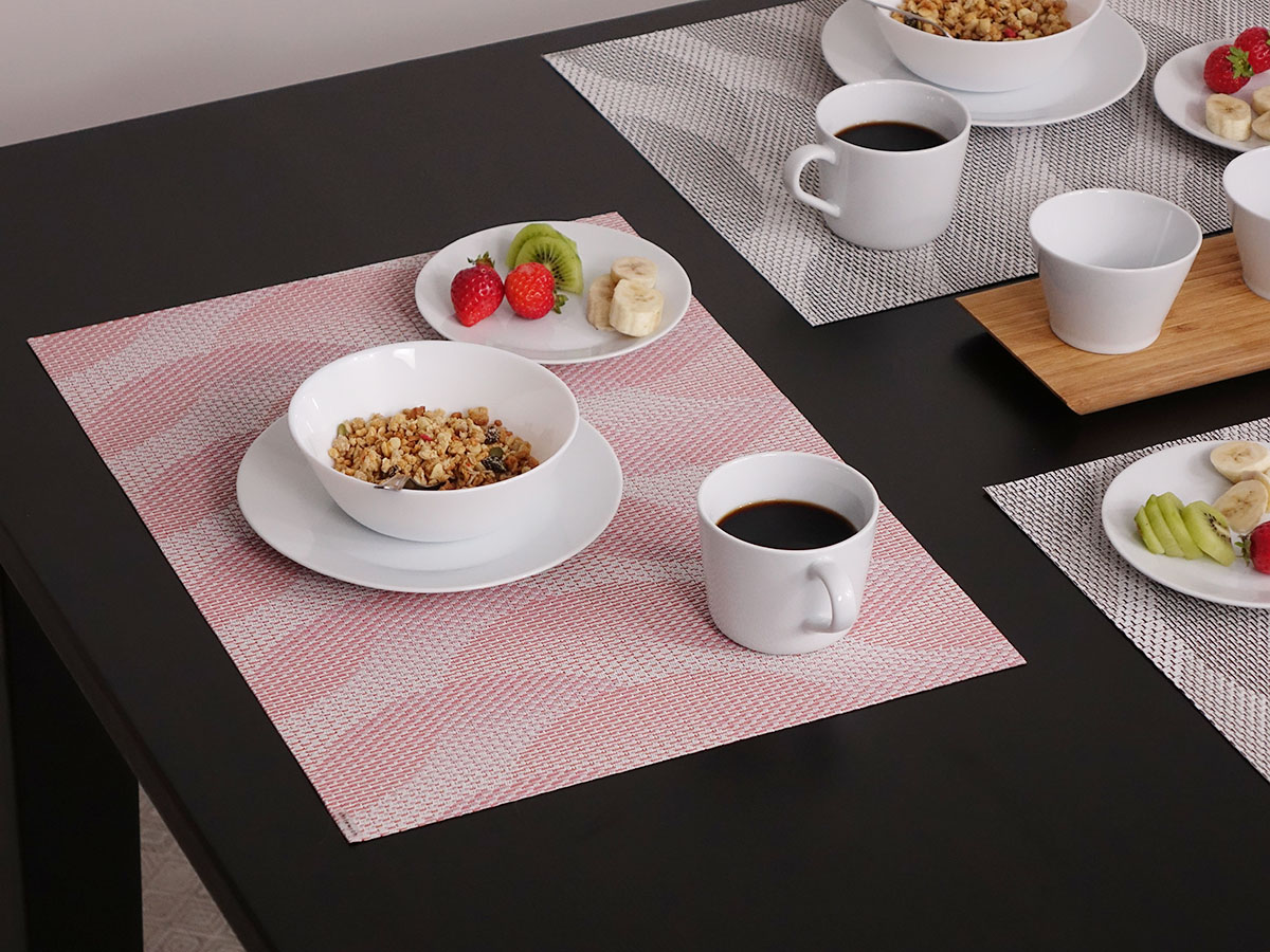 チルウィッチ ランチョンマット アーク｜ピンクのうねうねしたストライプ