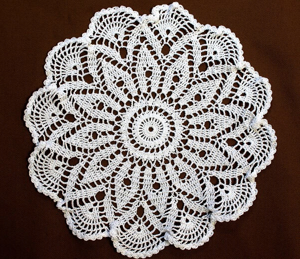 テーブルセンター ドイリー レース編みハンドメイド（丸型・小 直径